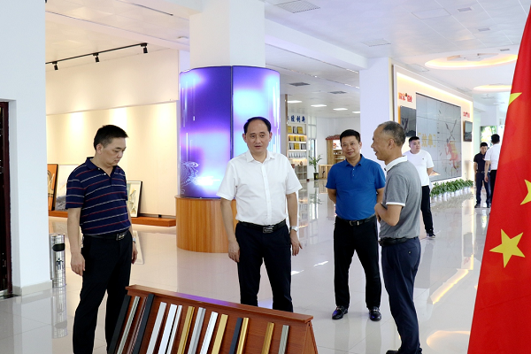 縣長馬吉云赴企業(yè)開展“送政策、解難題、優(yōu)服務(wù)”活動