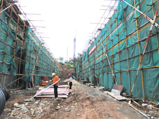 正在建設(shè)中的倉儲中心。吳瓊敏 攝.jpg
